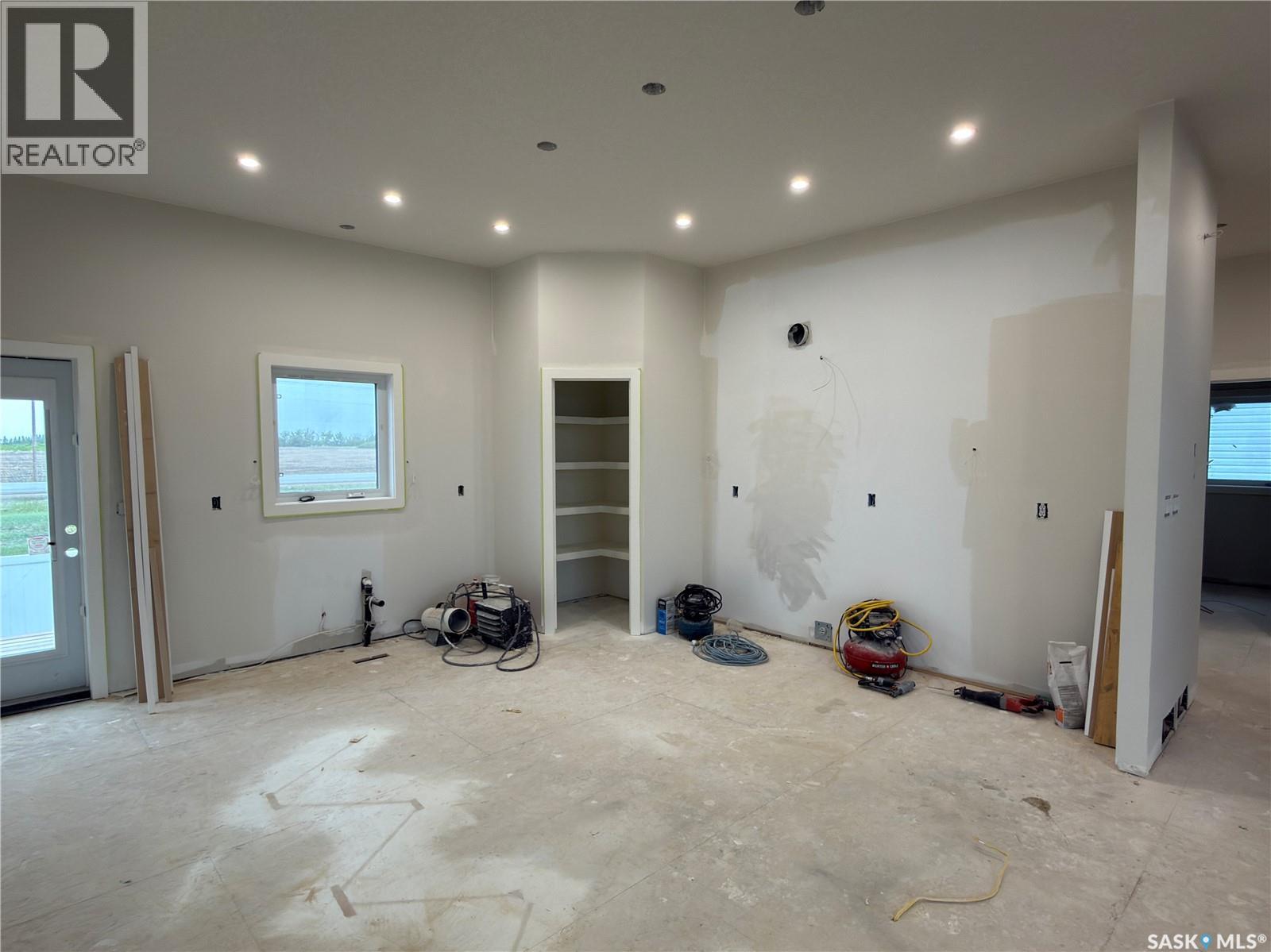 812 Ballesteros Crescent, Warman, Saskatchewan  S0K 4S4 - Photo 3 - SK035235