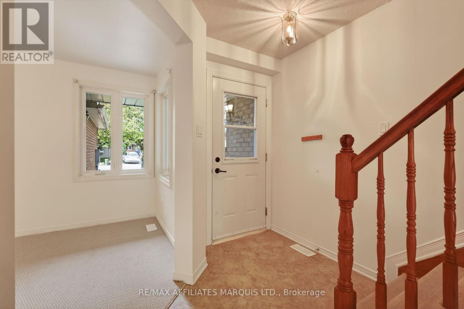 58 Robarts Crescent, Ottawa, Ontario  K2L 4A5 - Photo 4 - X13411614