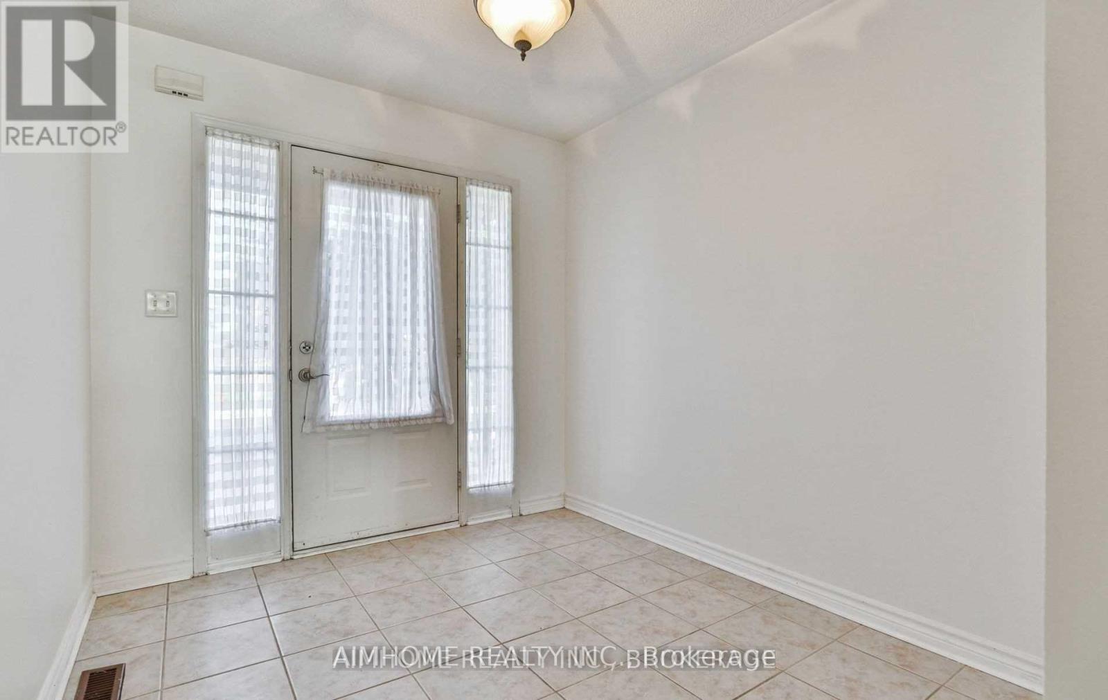 348 Kittridge Road, Oakville, Ontario  L6H 7K8 - Photo 4 - W13411608
