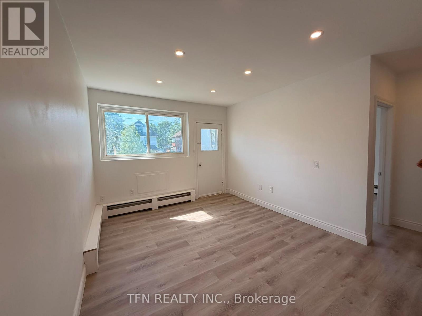 9 - 252 Mississaga Street W, Orillia, Ontario  L3V 3B8 - Photo 2 - S13411628