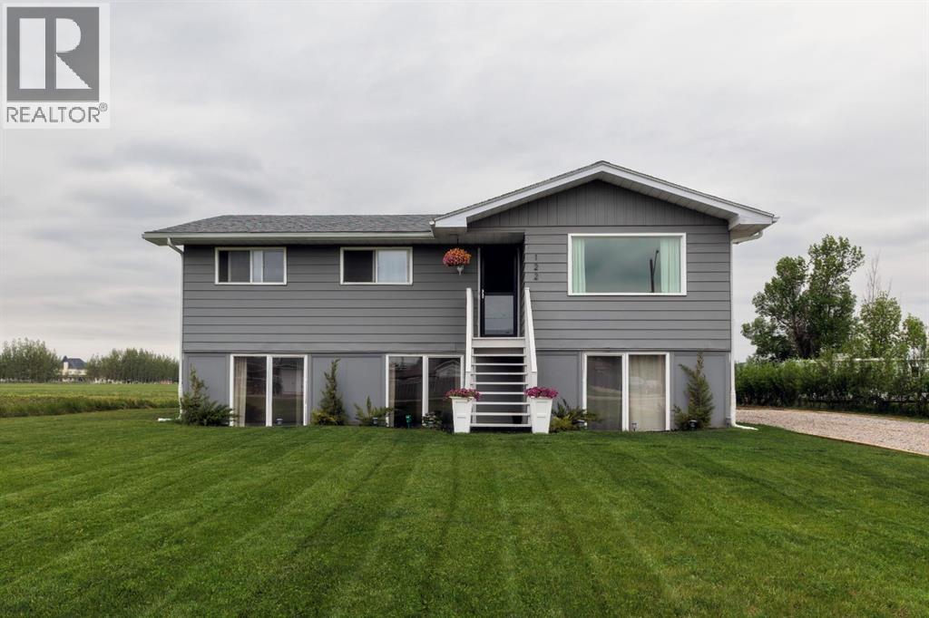 122 S 3 Street W, Magrath, Alberta  T0K 1J0 - Photo 1 - A2306369