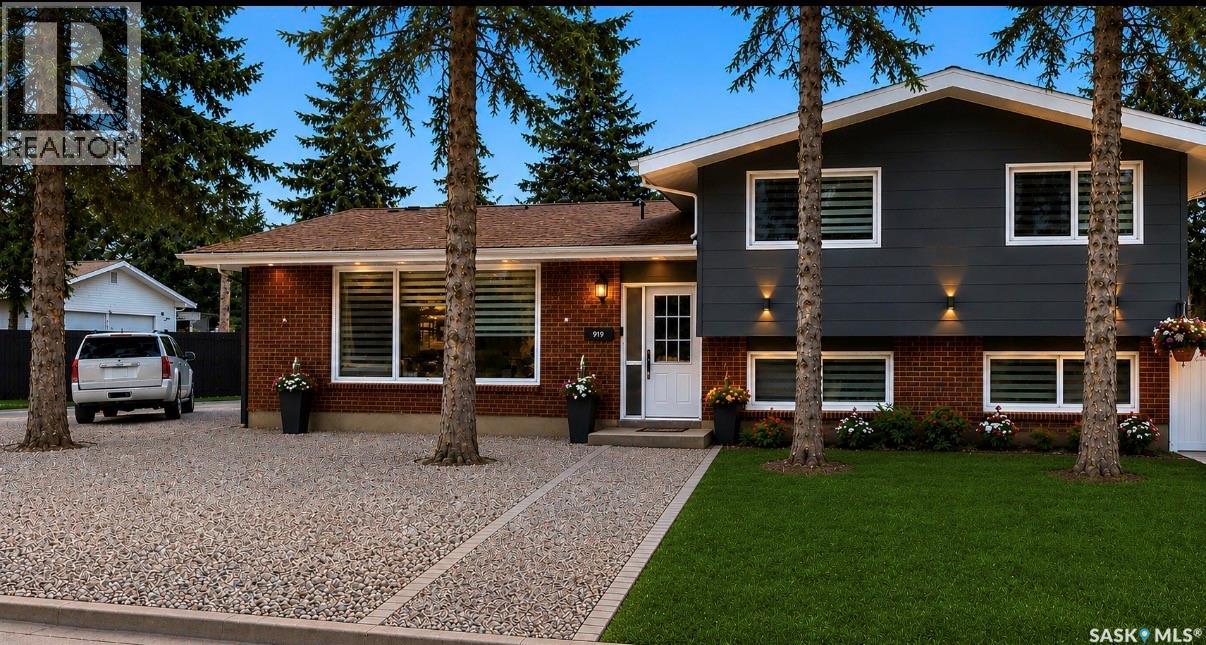 2 McDougall CRESCENT, Saskatoon, Saskatchewan