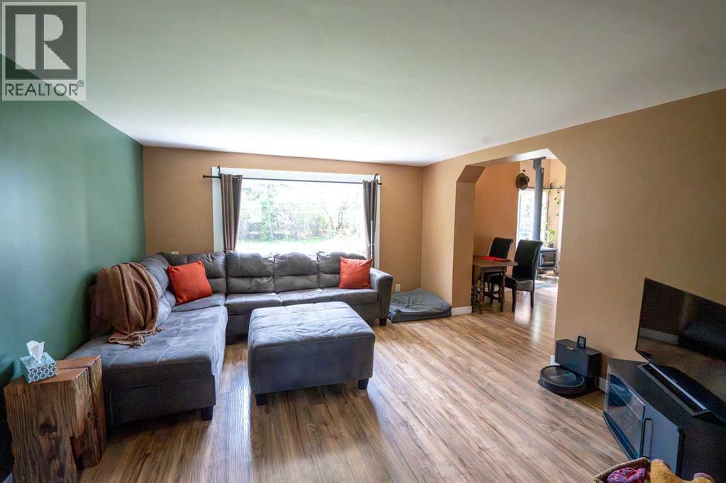 2000, 2 Avenue, Dickson, Alberta  T4G 0K8 - Photo 12 - A2289269