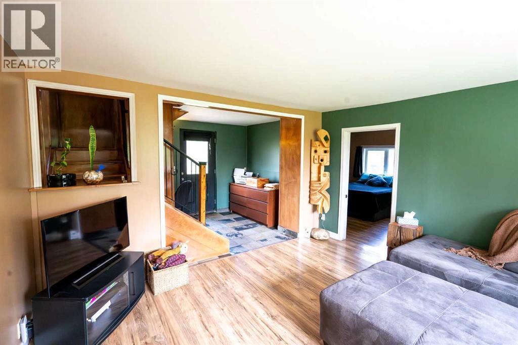 2000, 2 Avenue, Dickson, Alberta  T4G 0K8 - Photo 11 - A2289269
