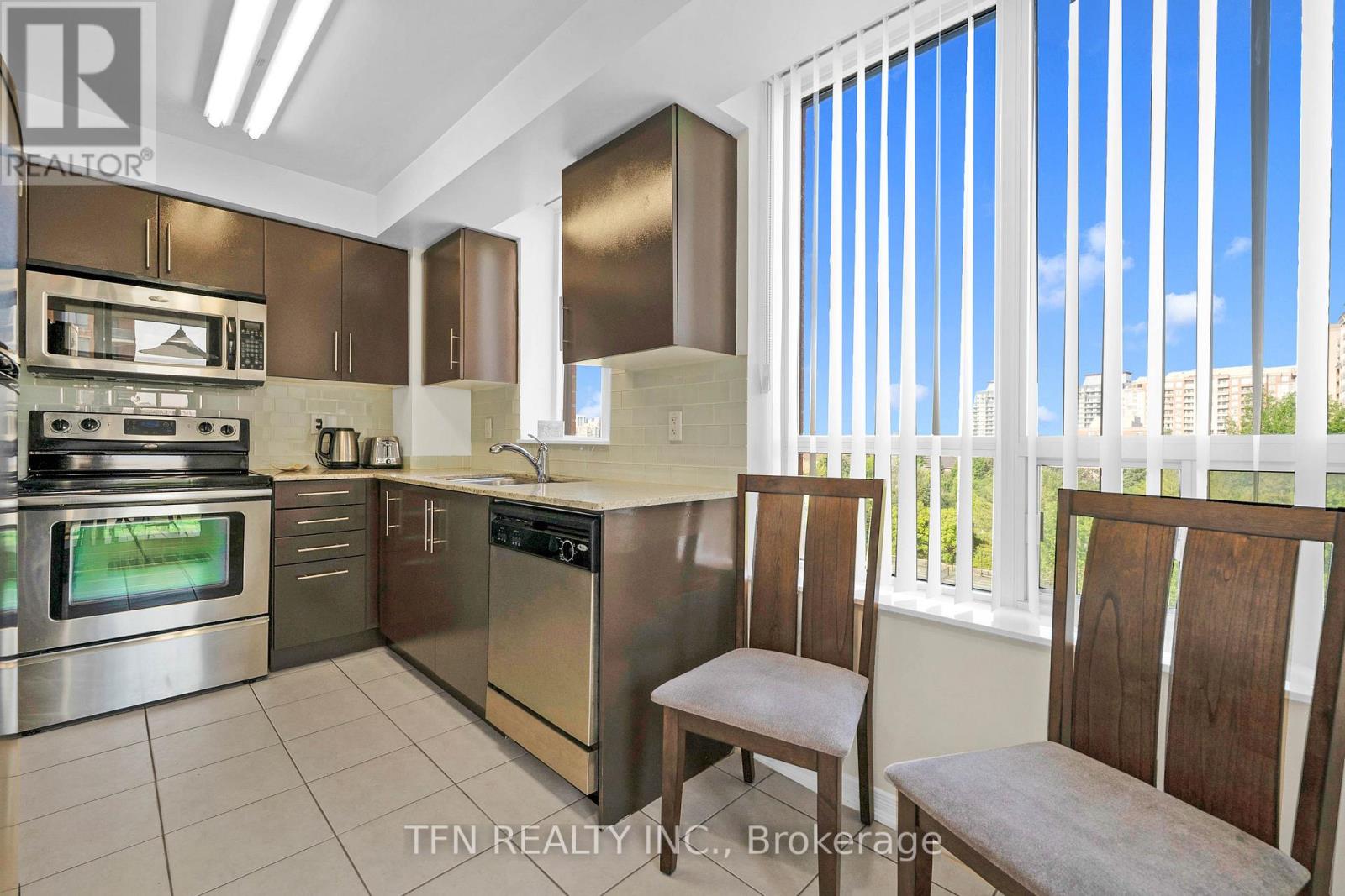 605 - 310 Red Maple Road, Richmond Hill, Ontario  L4C 0T7 - Photo 14 - N13411658