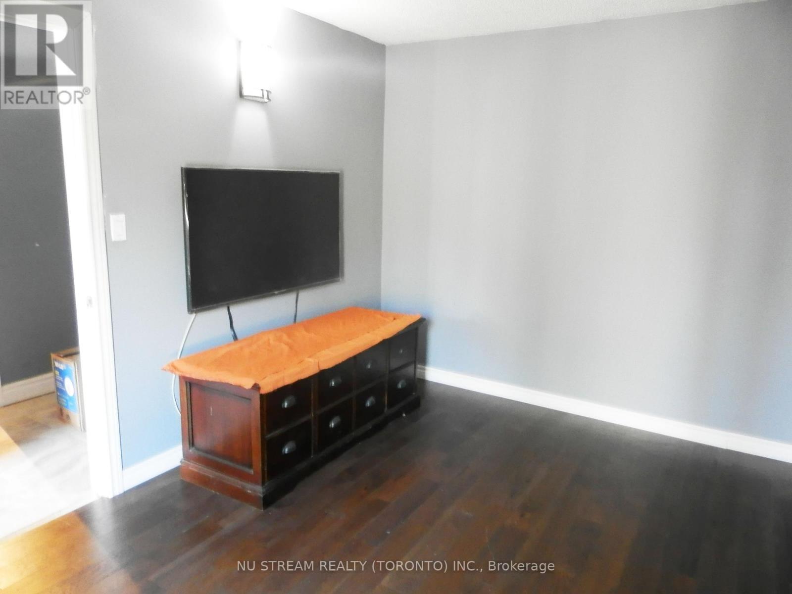 11 Dunbar Crescent, Markham, Ontario  L3R 6W9 - Photo 3 - N13411666