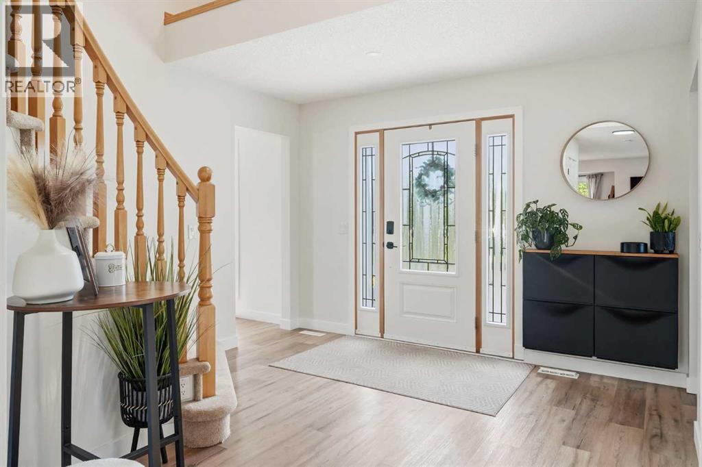 123 Canoe Place Sw, Airdrie, Alberta  T4B 2L5 - Photo 3 - A2318065