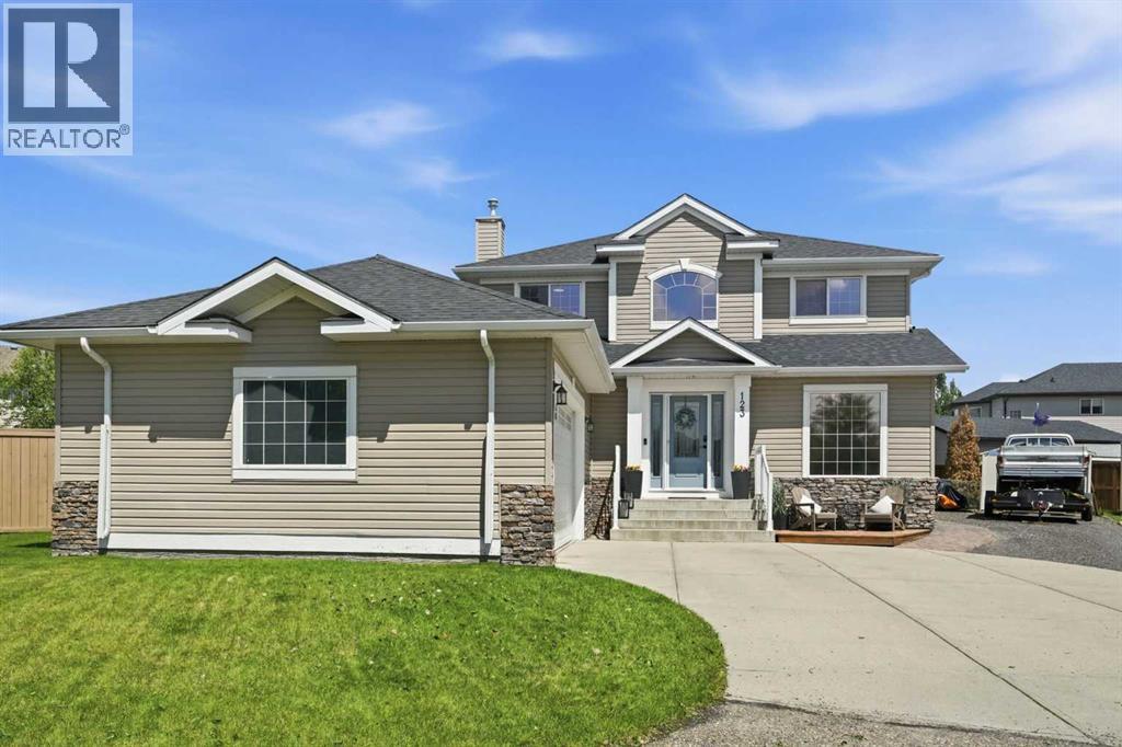 123 Canoe Place Sw, Airdrie, Alberta  T4B 2L5 - Photo 1 - A2318065