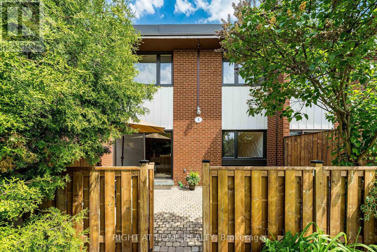 #5 - 1200 GRIPSHOLM ROAD, Mississauga, Ontario