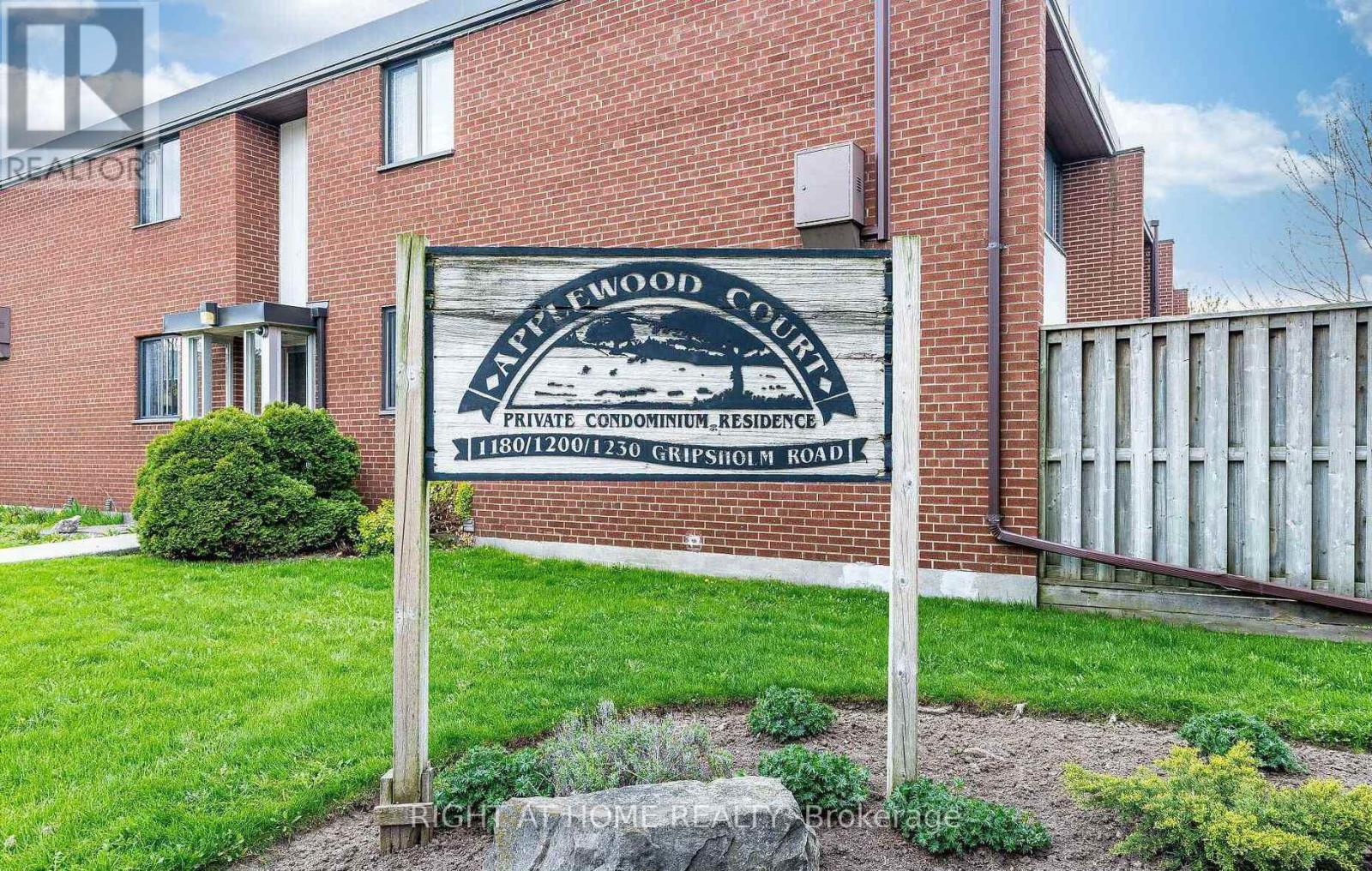 #5 - 1200 Gripsholm Road, Mississauga, Ontario  L4Y 2G9 - Photo 2 - W13411692