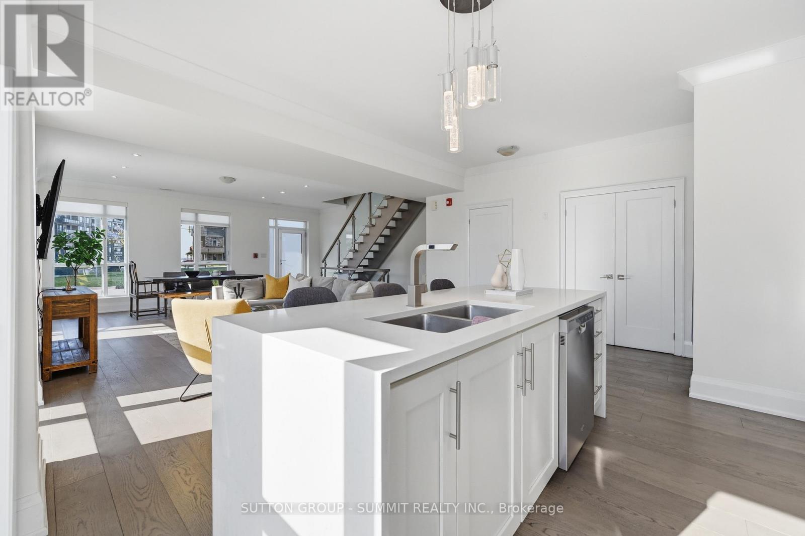 2 Concord Place, Grimsby, Ontario  L3M 0G6 - Photo 10 - X13411694