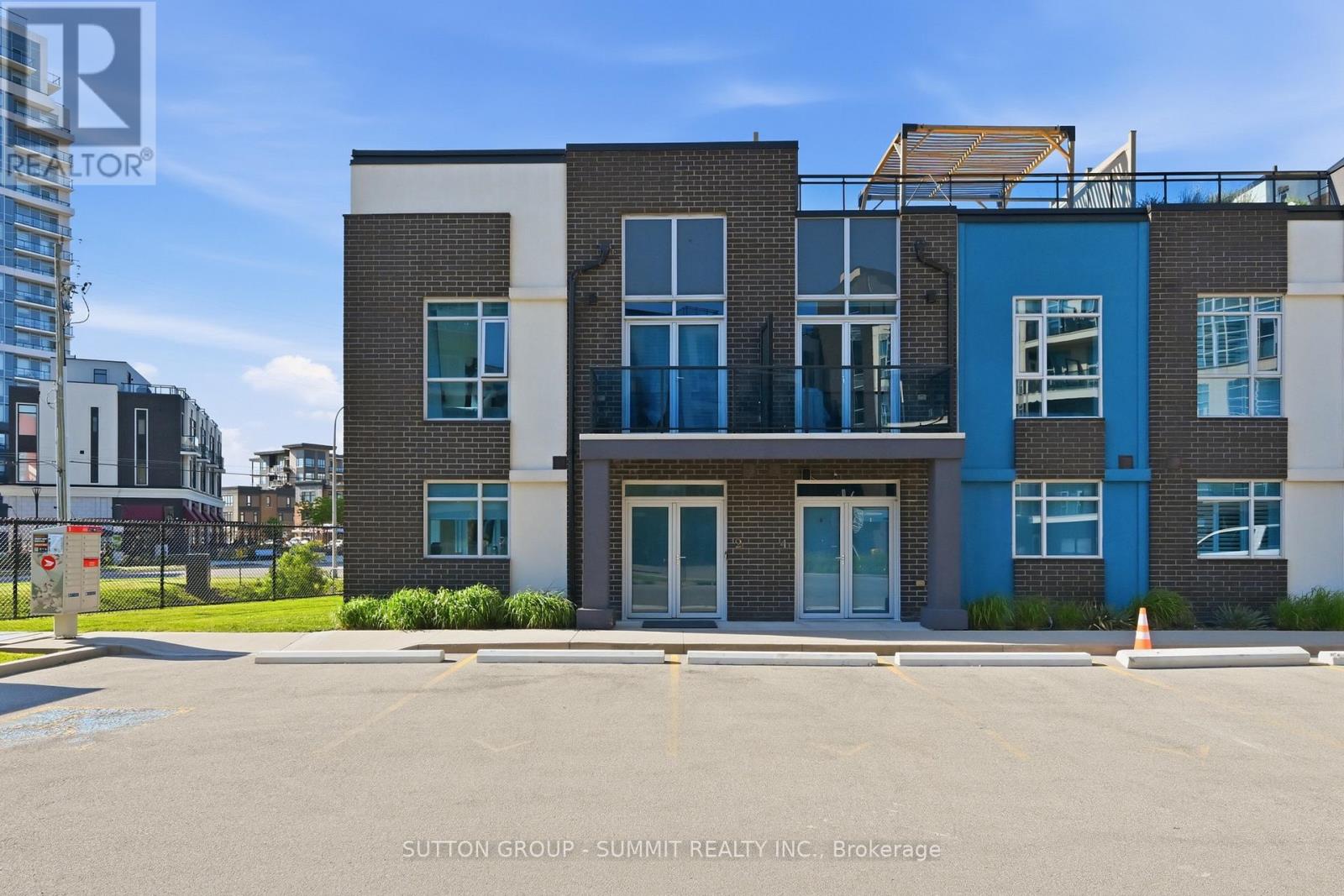 2 Concord Place, Grimsby, Ontario  L3M 0G6 - Photo 2 - X13411694