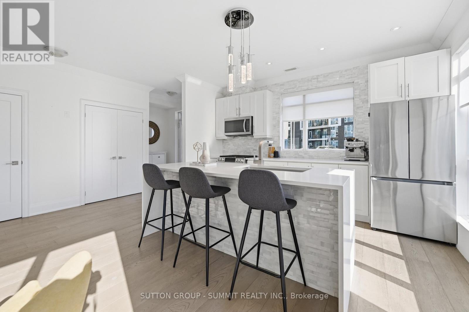 2 Concord Place, Grimsby, Ontario  L3M 0G6 - Photo 6 - X13411694