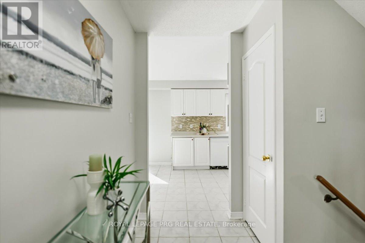 65 Giraffe Avenue, Brampton, Ontario  L6R 1Z1 - Photo 8 - W13254460