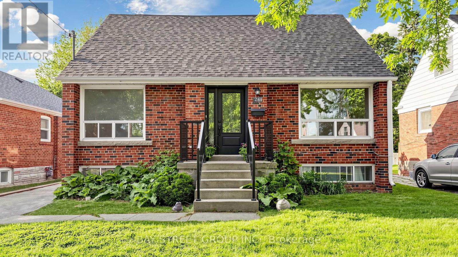 26 INNISMORE CRESCENT E, Toronto, Ontario