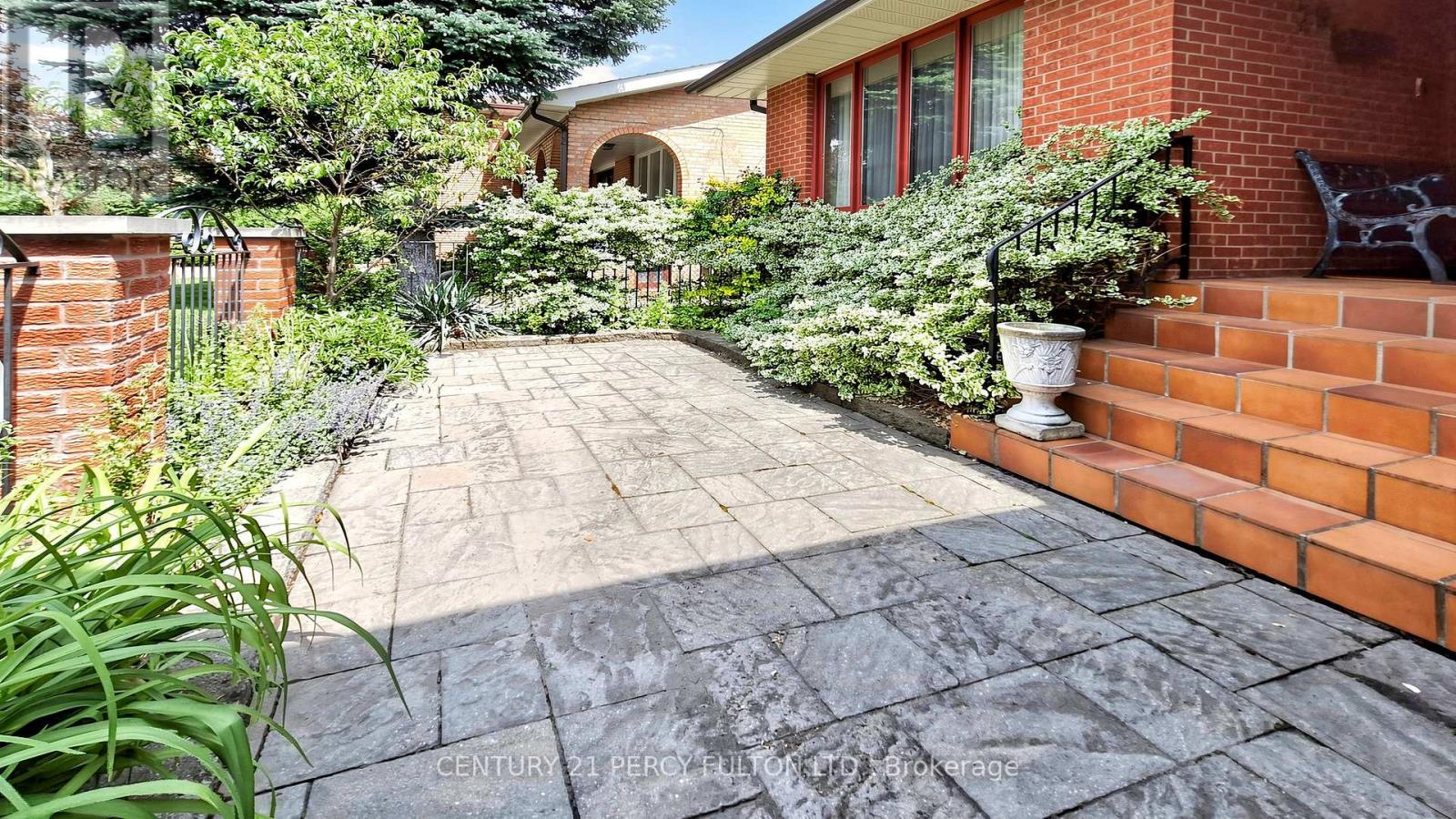 29 Ernest Avenue, Toronto, Ontario  M2J 3T4 - Photo 5 - C13246966