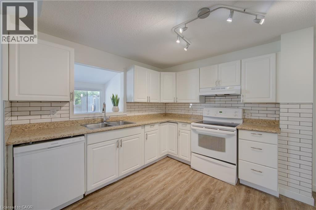 7 Harvest Court, Kitchener, Ontario  N2P 1T3 - Photo 7 - 40835205