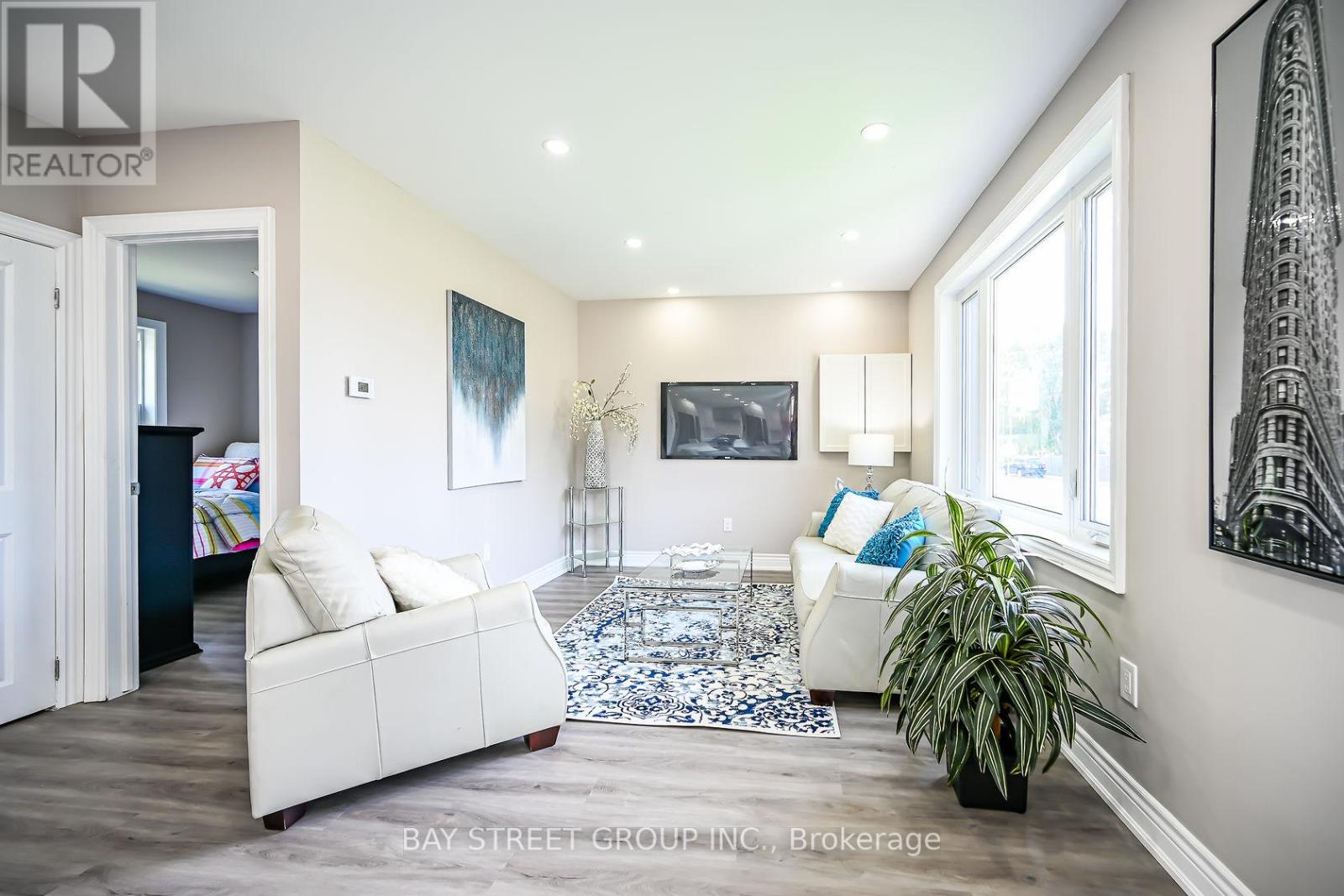 Upper - 49 East 41st Street, Hamilton, Ontario  L8T 2Z4 - Photo 12 - X13411738