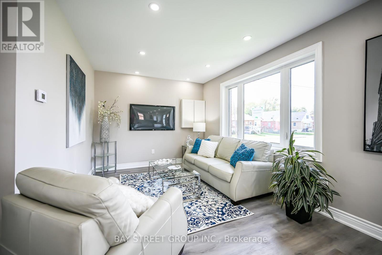 Upper - 49 East 41st Street, Hamilton, Ontario  L8T 2Z4 - Photo 13 - X13411738