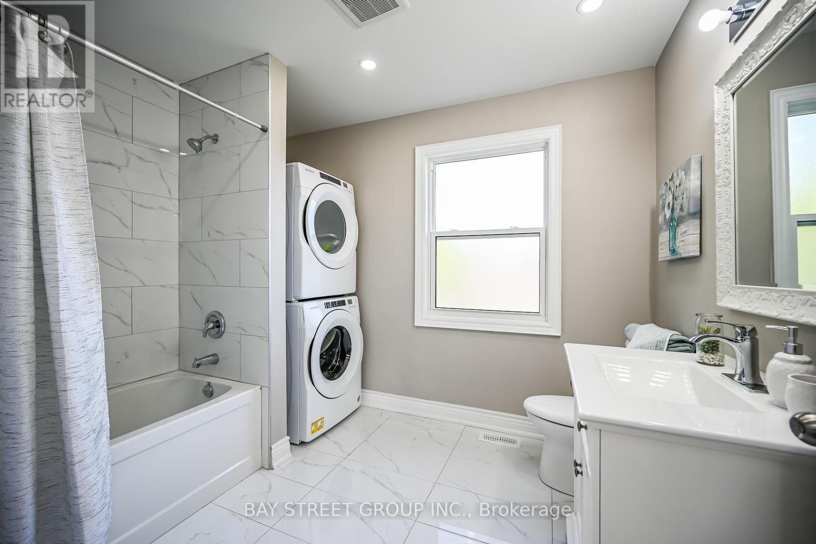 Upper - 49 East 41st Street, Hamilton, Ontario  L8T 2Z4 - Photo 19 - X13411738