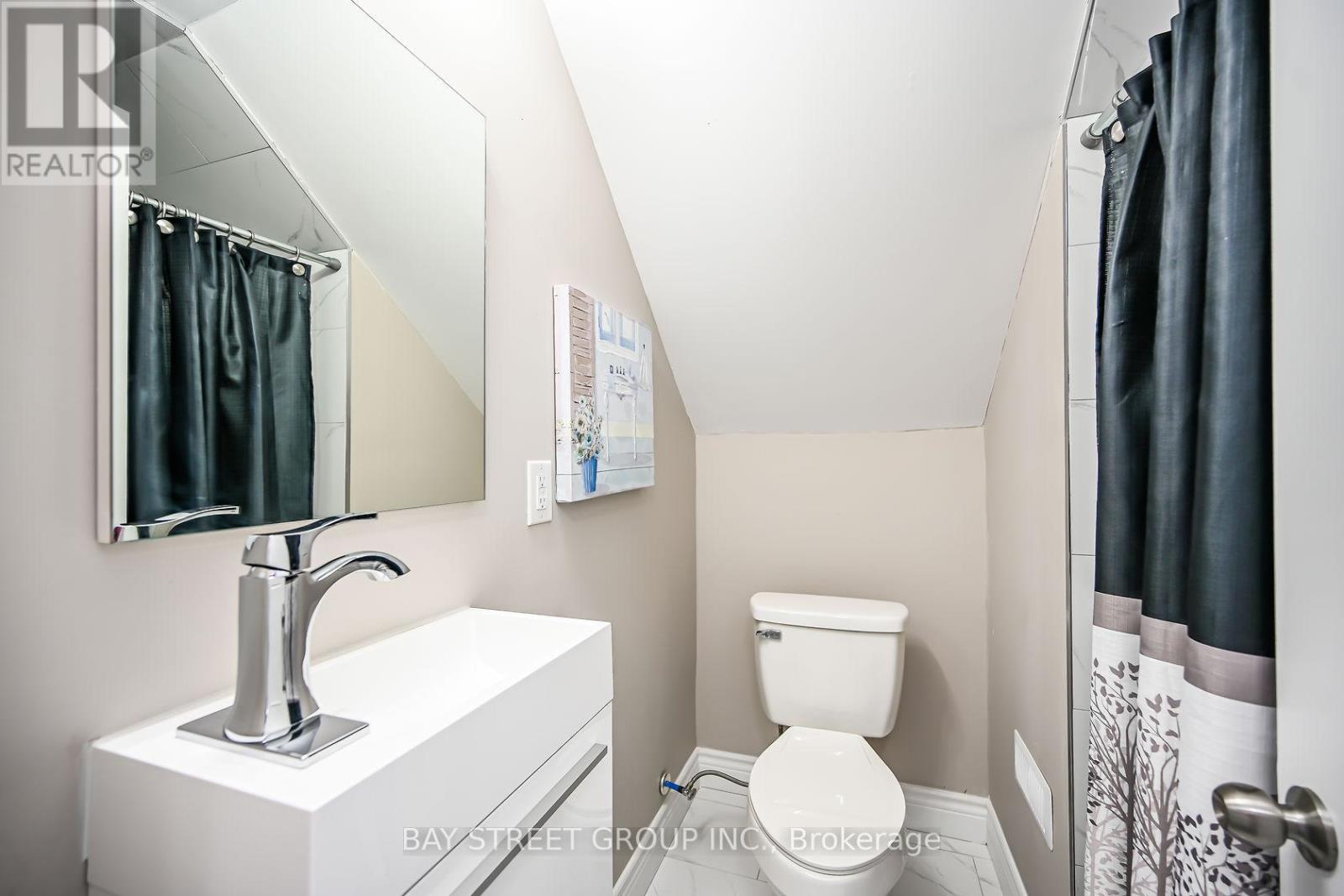 Upper - 49 East 41st Street, Hamilton, Ontario  L8T 2Z4 - Photo 29 - X13411738