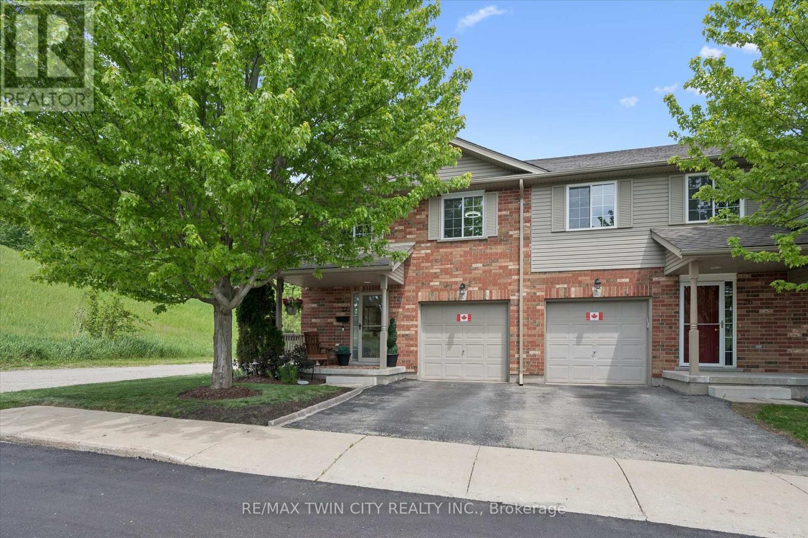 27 - 30 Bryan Court, Kitchener, Ontario  N2A 4J5 - Photo 2 - X13411742