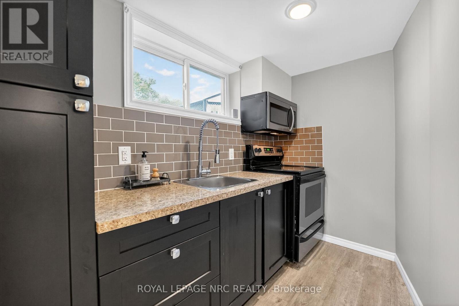 4451 Meadowvale Drive, Niagara Falls, Ontario  L2E 5W8 - Photo 21 - X13411766