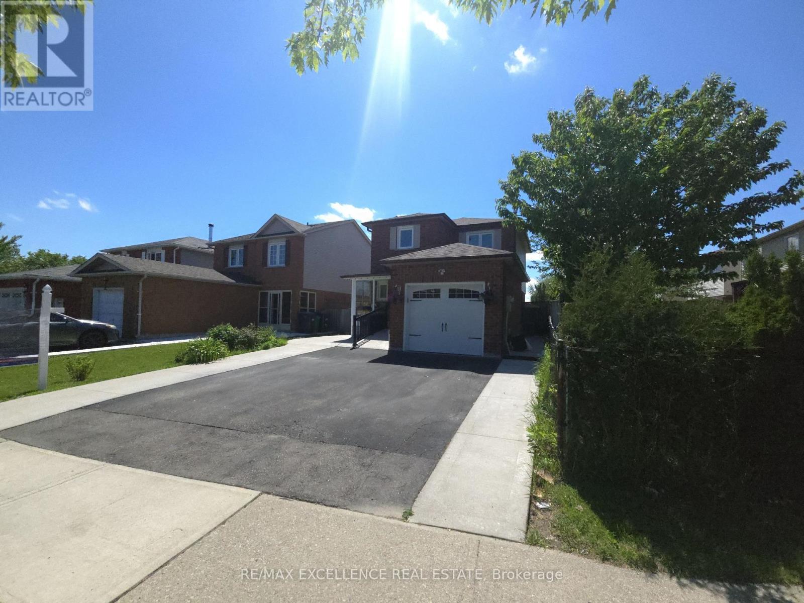 6 Stalbridge Avenue, Brampton, Ontario  L6Y 4H1 - Photo 2 - W13411776