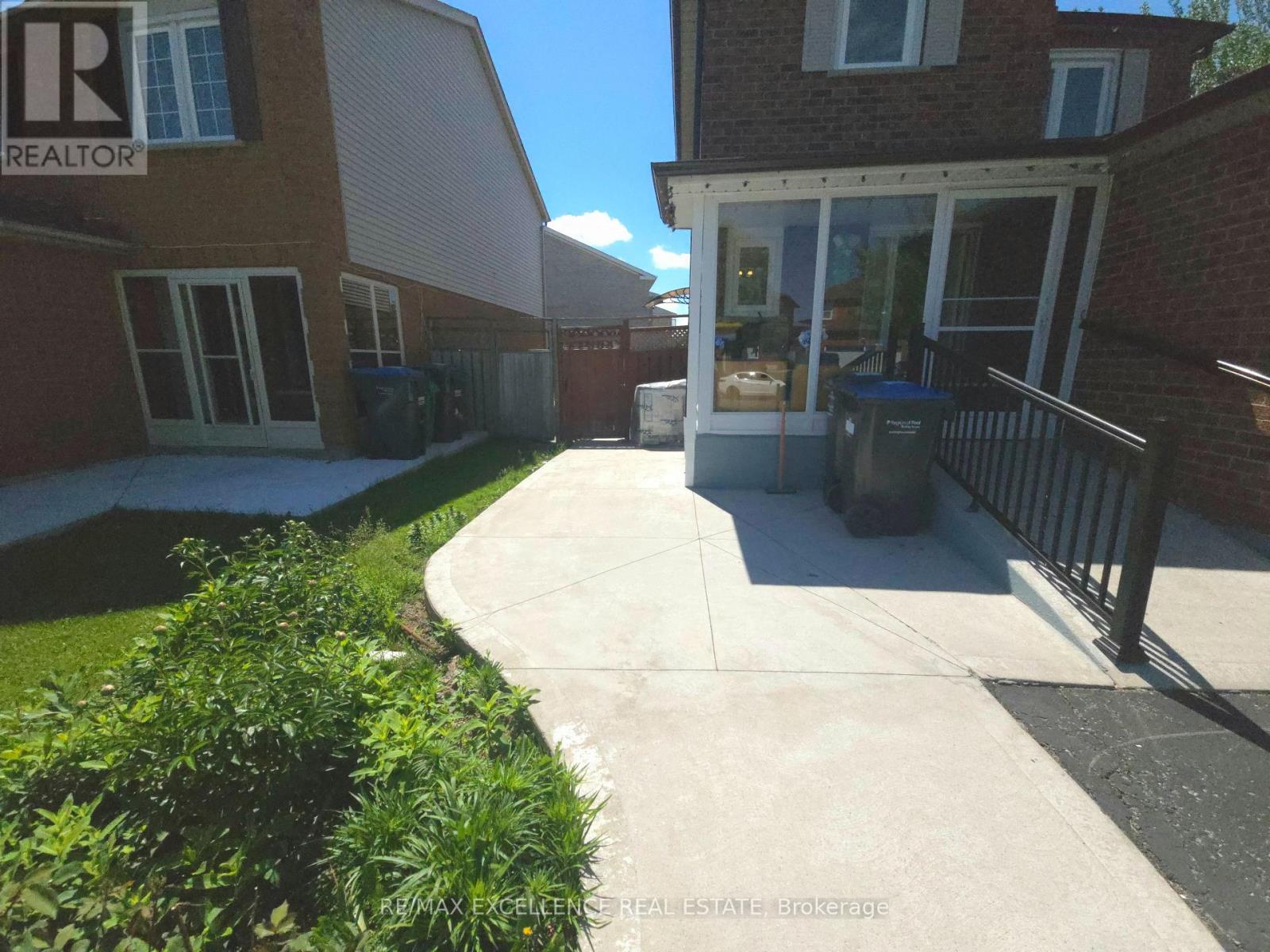 6 Stalbridge Avenue, Brampton, Ontario  L6Y 4H1 - Photo 4 - W13411776