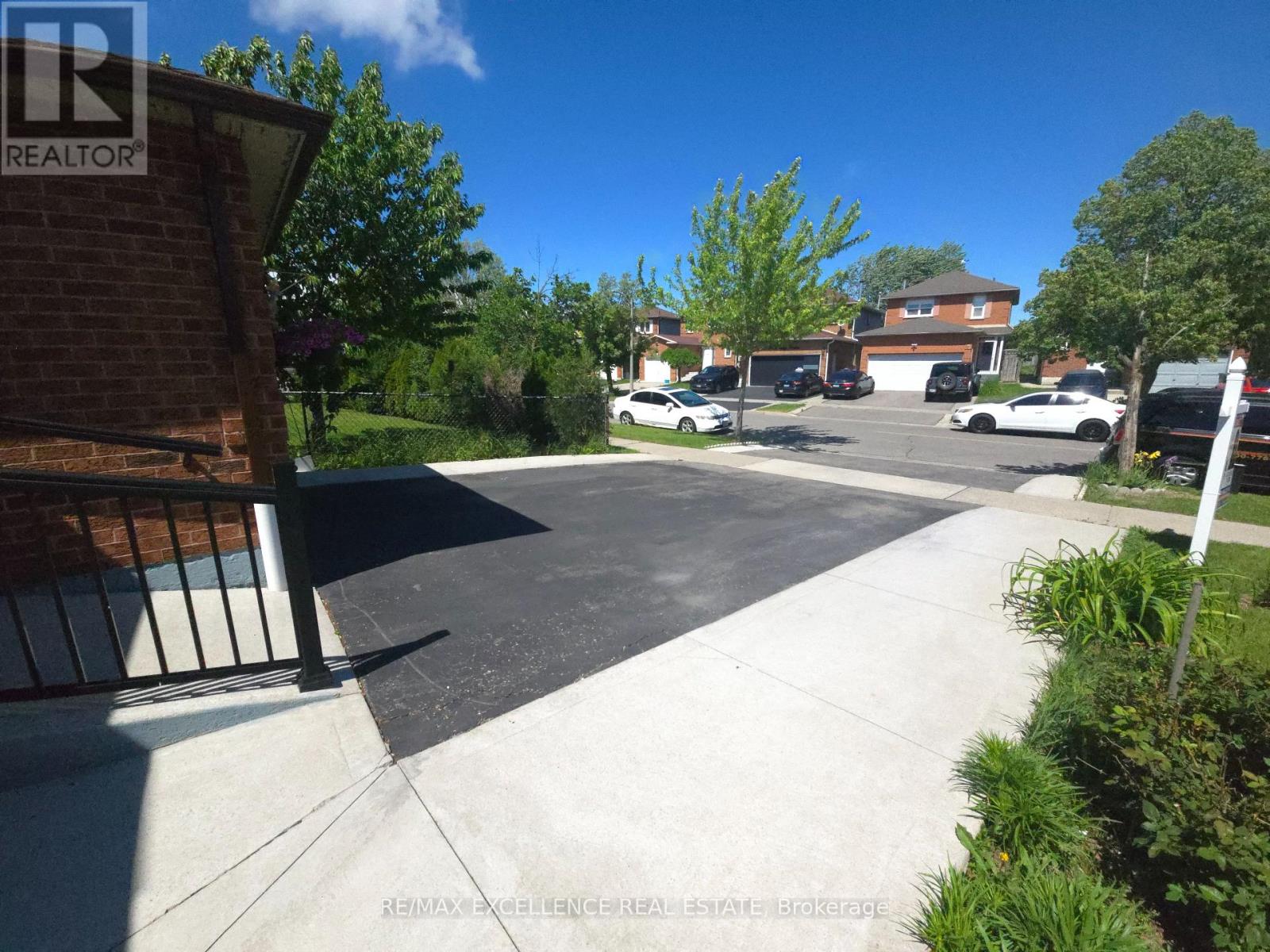6 Stalbridge Avenue, Brampton, Ontario  L6Y 4H1 - Photo 5 - W13411776