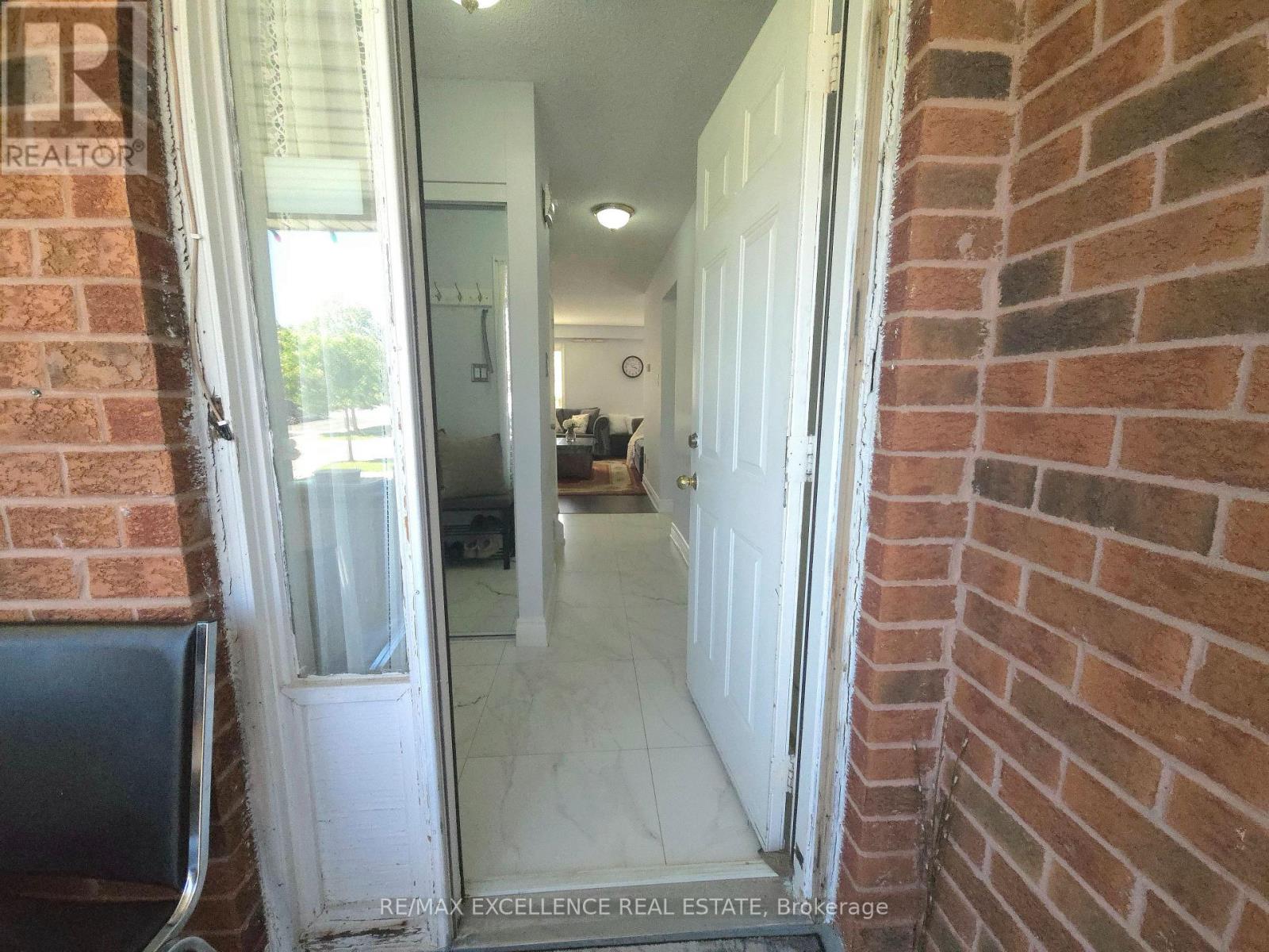 6 Stalbridge Avenue, Brampton, Ontario  L6Y 4H1 - Photo 7 - W13411776