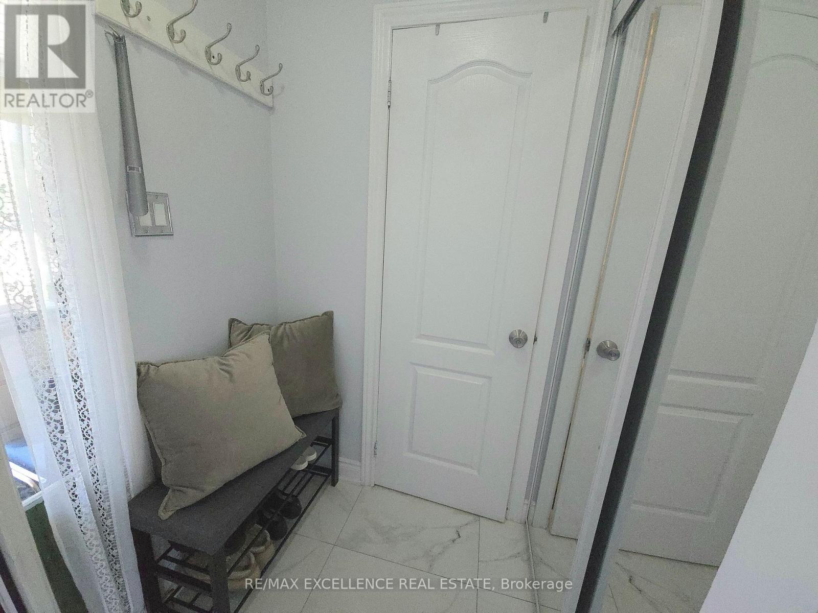 6 Stalbridge Avenue, Brampton, Ontario  L6Y 4H1 - Photo 8 - W13411776