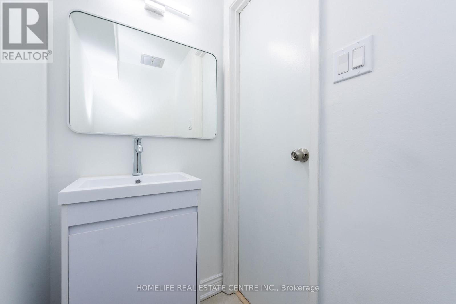 62 Mccallum Court, Brampton, Ontario  L6W 3M4 - Photo 6 - W12816422