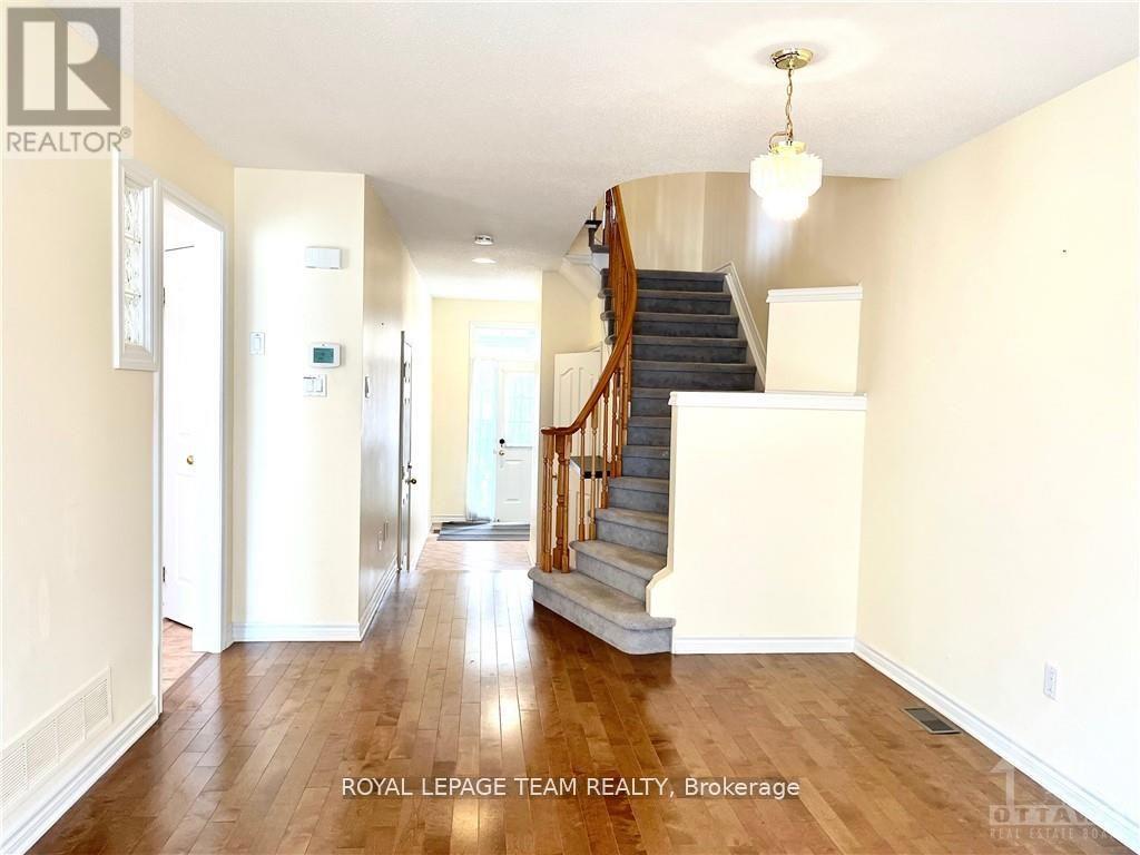39 Bellrock Drive, Ottawa, Ontario K2K 3J4 - Photo 8 - X13411794