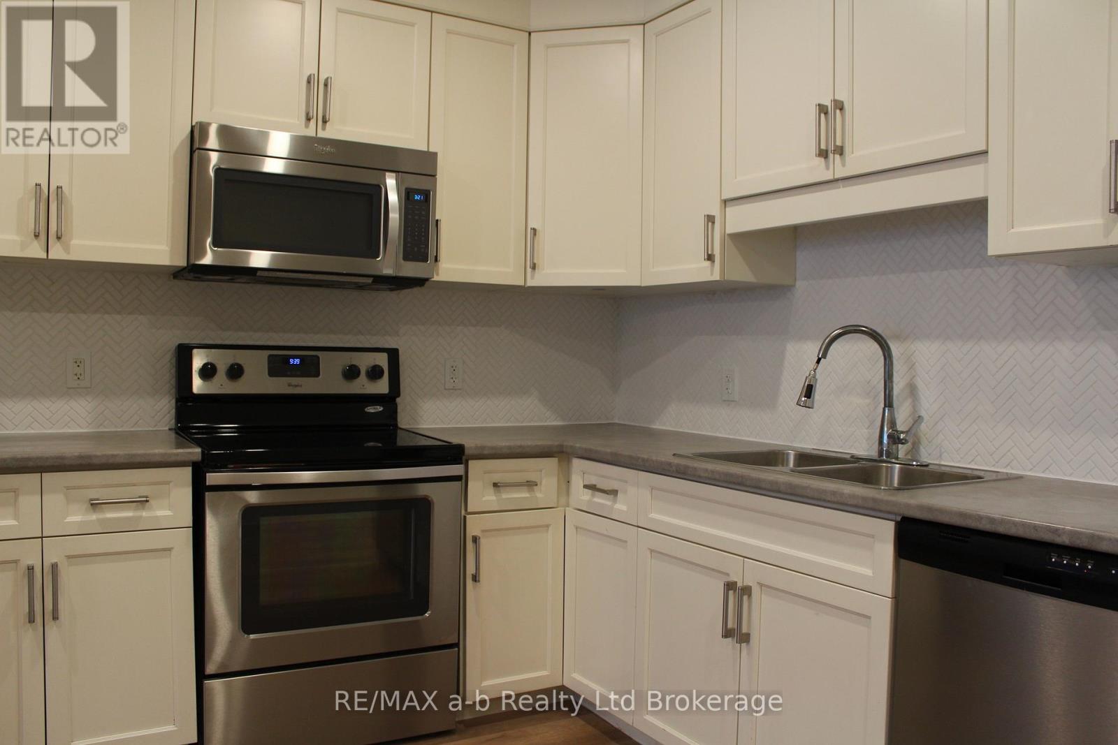 2 - 391 Dundas Street, Woodstock, Ontario  N4S 1B6 - Photo 3 - X13411826