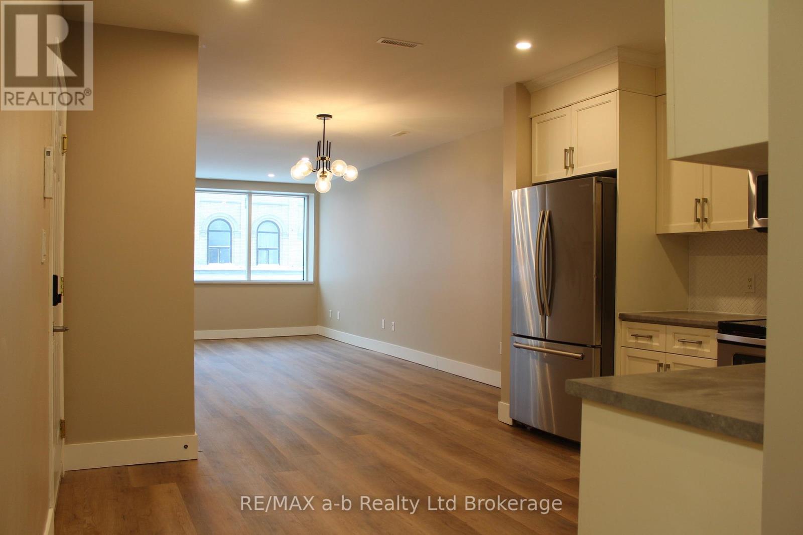 2 - 391 Dundas Street, Woodstock, Ontario  N4S 1B6 - Photo 4 - X13411826