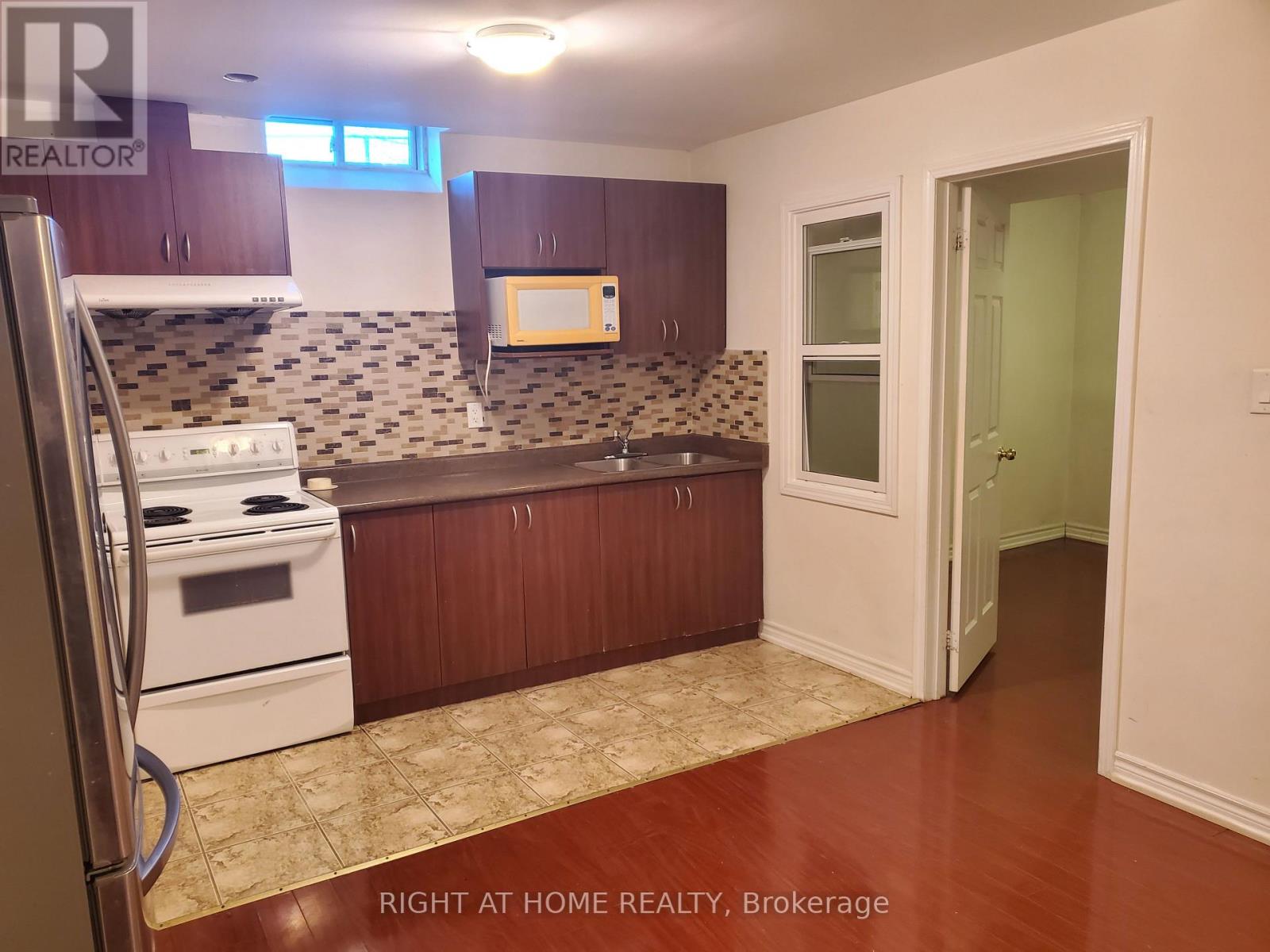 Bsmt - 38 Cliff Gunn Road, Newmarket, Ontario  L3X 3J8 - Photo 10 - N13411818