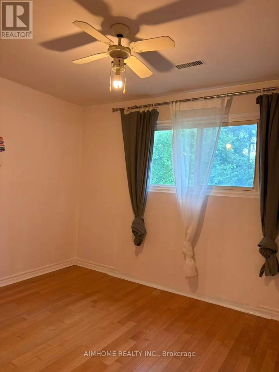 18 Lynch Road, Toronto, Ontario  M2J 2V5 - Photo 6 - C13015842