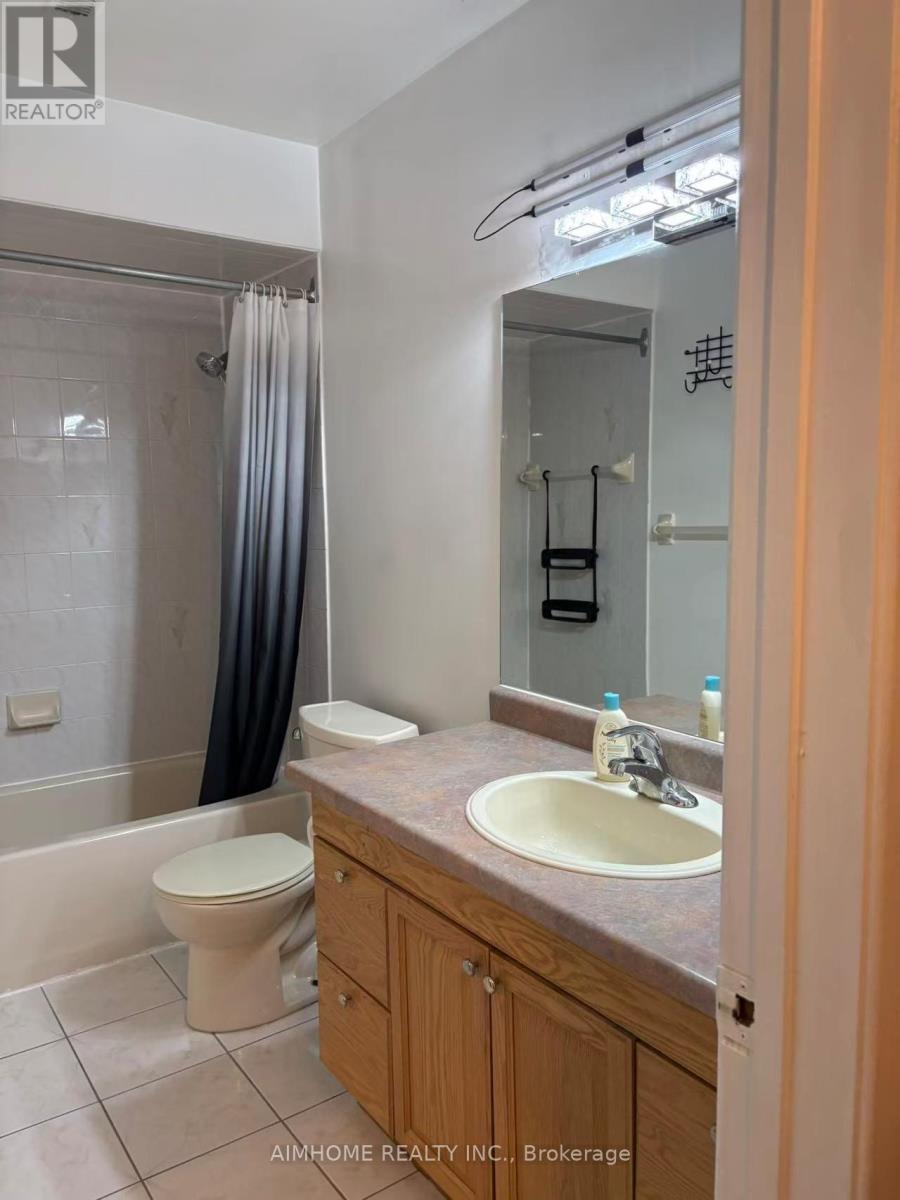18 Lynch Road, Toronto, Ontario  M2J 2V5 - Photo 8 - C13015842