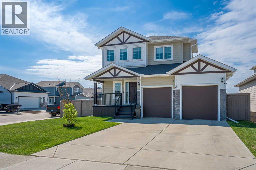801 Mandalay Boulevard, Carstairs, Alberta  T0M 0N0 - Photo 2 - A2314575