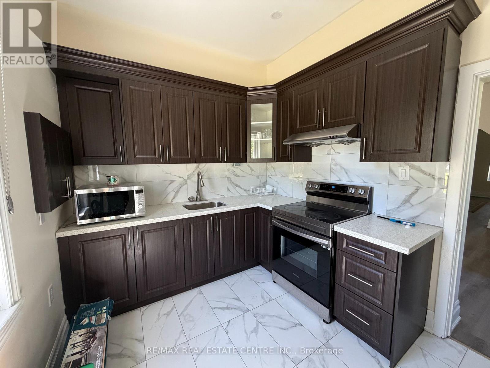 8 Brock Street, Hamilton, Ontario  L8L 4L4 - Photo 5 - X13411854