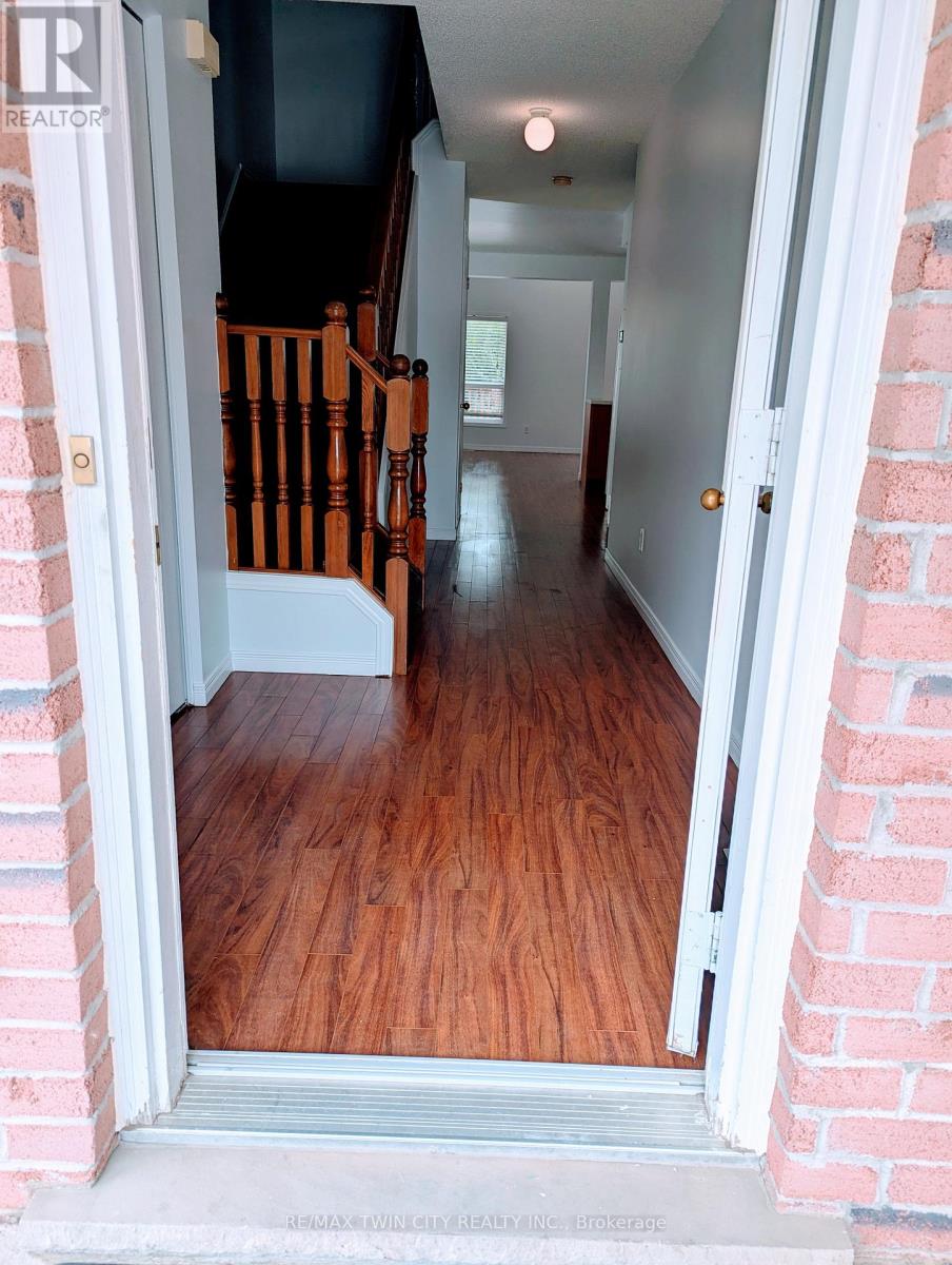 520 Chablis Drive, Waterloo, Ontario  N2T 2X9 - Photo 2 - X13411856