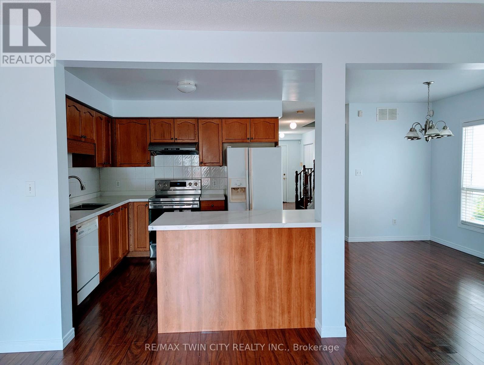 520 Chablis Drive, Waterloo, Ontario  N2T 2X9 - Photo 4 - X13411856