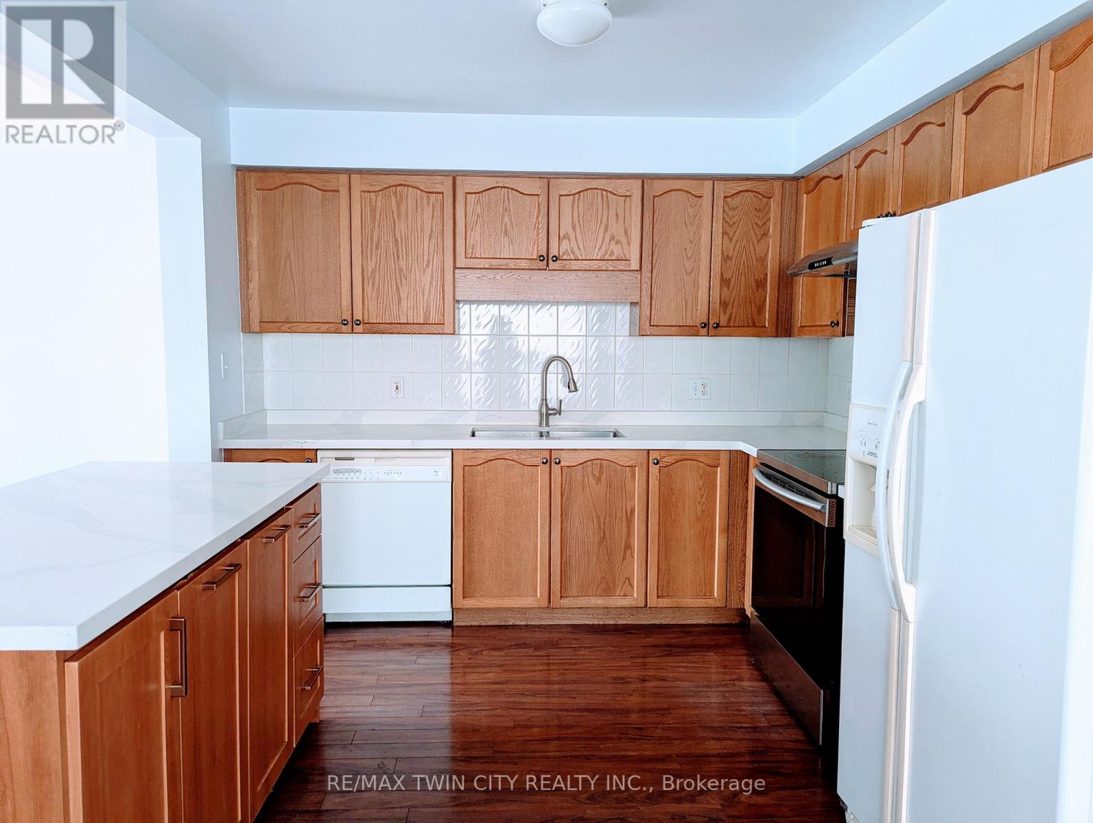 520 Chablis Drive, Waterloo, Ontario  N2T 2X9 - Photo 5 - X13411856