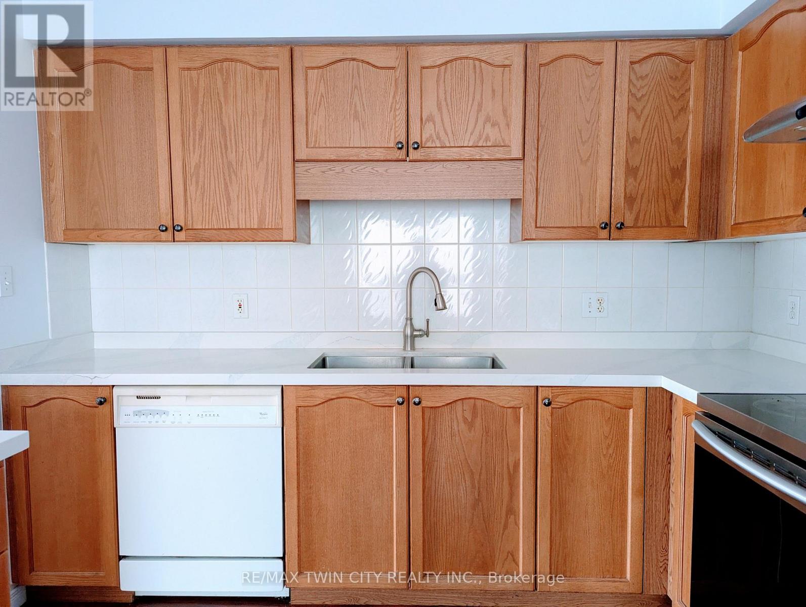 520 Chablis Drive, Waterloo, Ontario  N2T 2X9 - Photo 7 - X13411856