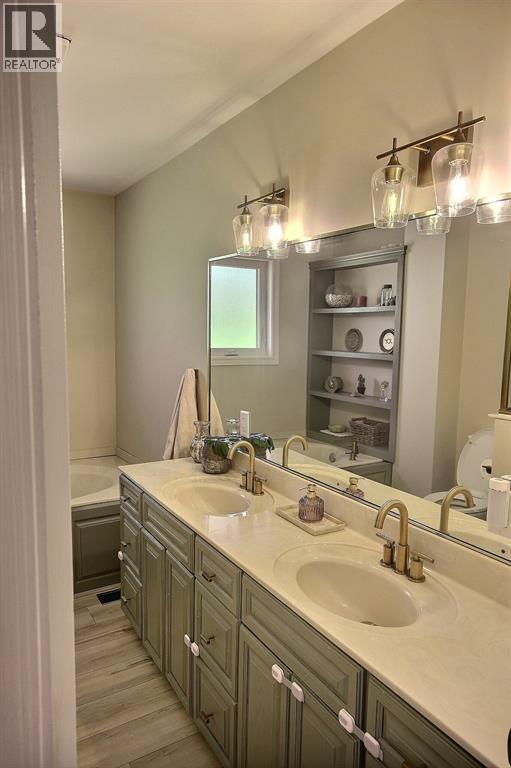 6736 Camlachie Road, Plympton-Wyoming photo 10