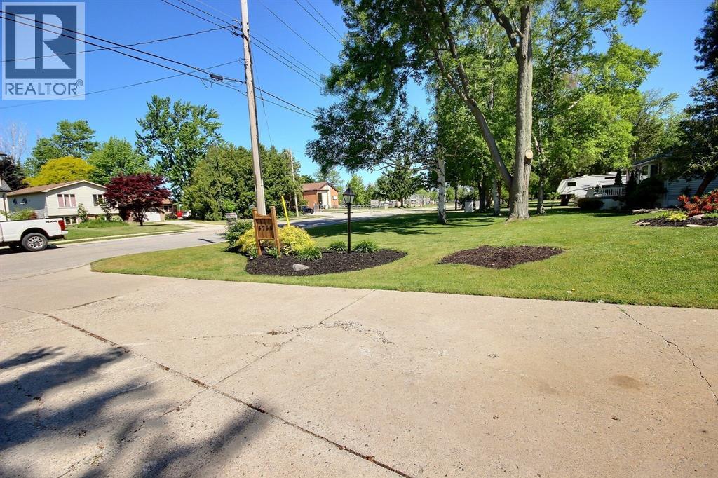 6736 Camlachie Road, Plympton-Wyoming photo 33