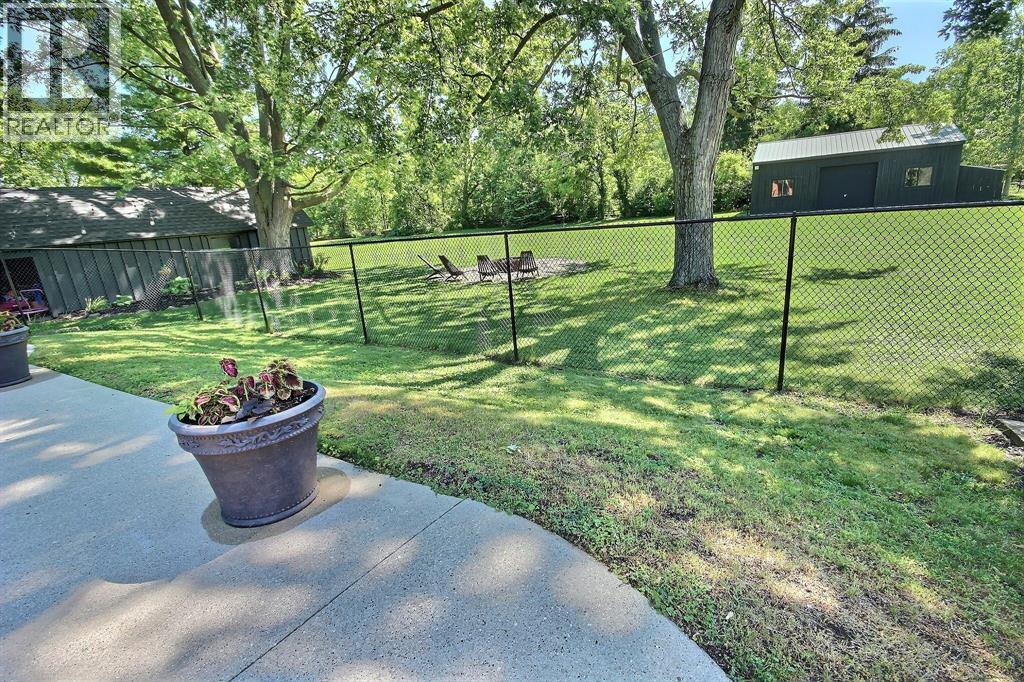 6736 Camlachie Road, Plympton-Wyoming photo 24