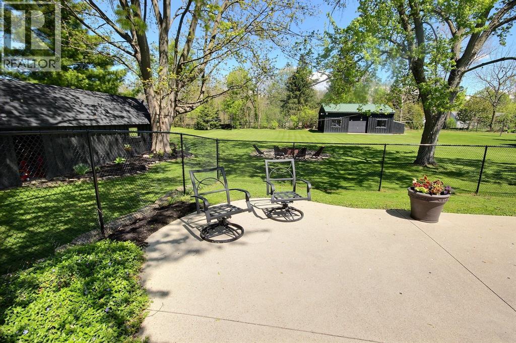 6736 Camlachie Road, Plympton-Wyoming photo 23