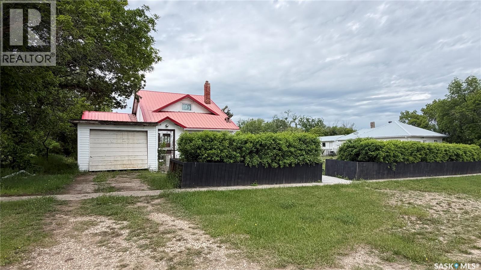 58 2nd Street, Tompkins, Saskatchewan S0N 2S0 - Photo 2 - SK030464
